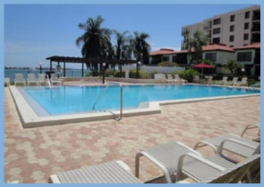 Bahia Cozy Poolside Unit